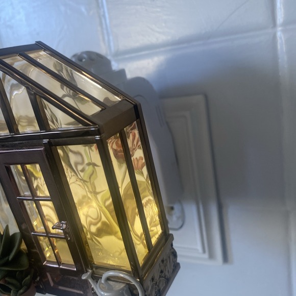 Bath & Body Works Green House Flower Wallflowers Plug Light Up Nightlight - Picture 4 of 16